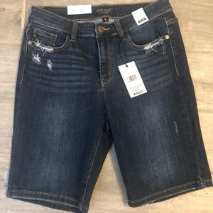 Judy Blue Relaxed Bermuda Size L NWT Midrise